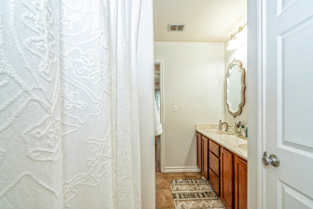 Well-Maintained 3/2 Brick Home on Corner Lot in Orange Grove ISD - image 33