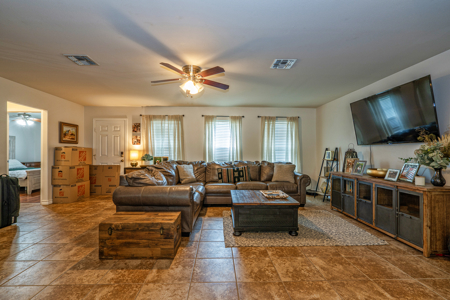 Well-Maintained 3/2 Brick Home on Corner Lot in Orange Grove ISD - image 13