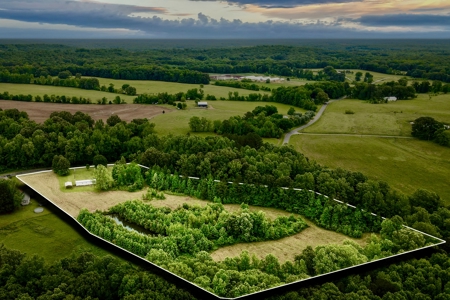 Small Acreage w/ Home and Private Lake for Sale near Paris, TN - image 2