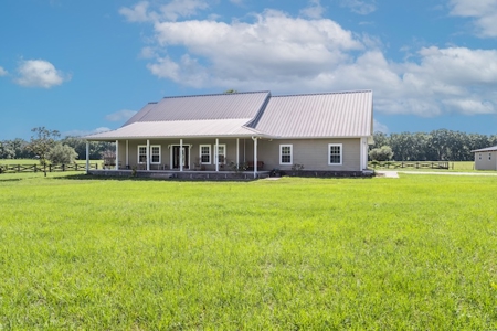 Country Home for Sale in Trenton FL! - image 1