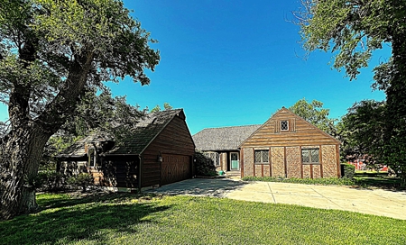 Custom-Built Home in Burrton, KS Online Only Auction - image 1