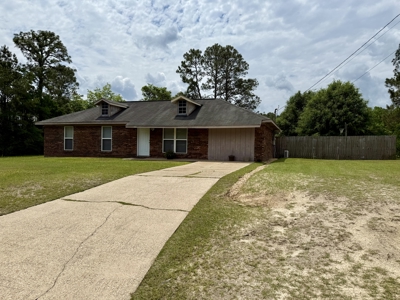 Home for sale with 4 Bed/1Bath in Geneva, Alabama in town - image 9