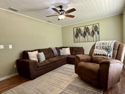 Home for sale with 4 Bed/1Bath in Geneva, Alabama in town - image 3
