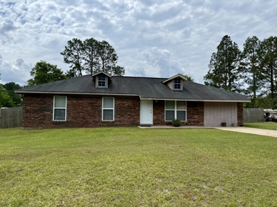 Home for sale with 4 Bed/1Bath in Geneva, Alabama in town - image 8