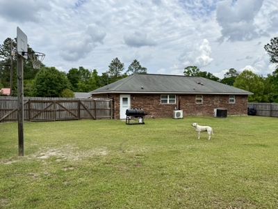 Home for sale with 4 Bed/1Bath in Geneva, Alabama in town - image 27