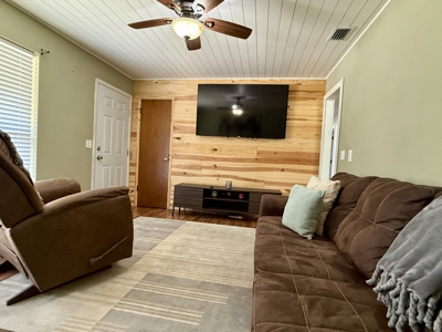 Home for sale with 4 Bed/1Bath in Geneva, Alabama in town - image 2