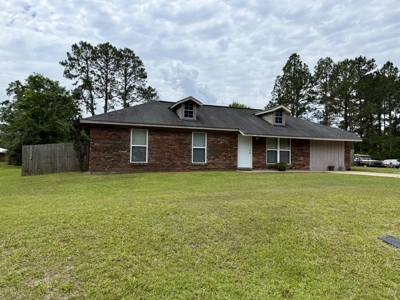 Home for sale with 4 Bed/1Bath in Geneva, Alabama in town - image 1