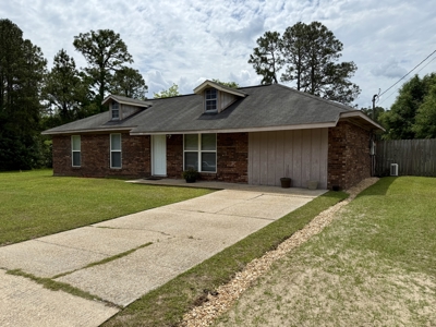 Home for sale with 4 Bed/1Bath in Geneva, Alabama in town - image 10