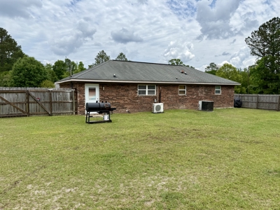 Home for sale with 4 Bed/1Bath in Geneva, Alabama in town - image 28
