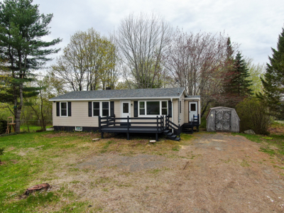 3 Bedroom Renovated Ranch in Lincoln, Maine - image 2