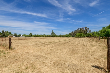 Davis, California Horse Properties with Country Homes for Sale - image 38