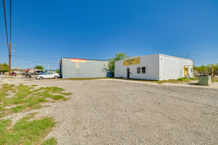Prime Commercial Opportunity on High-Traffic Thoroughfare Texas - image 5