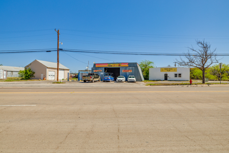 Prime Commercial Opportunity on High-Traffic Thoroughfare Texas - image 1