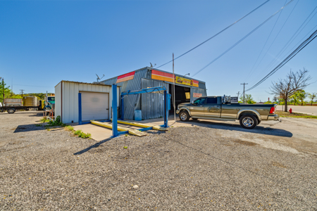 Prime Commercial Opportunity on High-Traffic Thoroughfare Texas - image 3