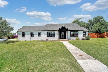 Home For Sale In Thomas, Oklahoma - image 2