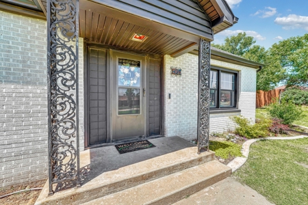 Home For Sale In Thomas, Oklahoma - image 5