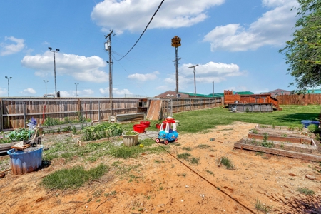 Home For Sale In Thomas, Oklahoma - image 37