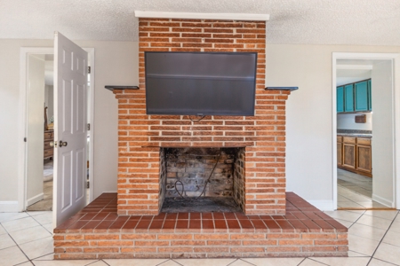 Country Home for Sale in Maury County, Tennessee - image 13