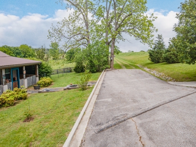Country Home for Sale in Maury County, Tennessee - image 9