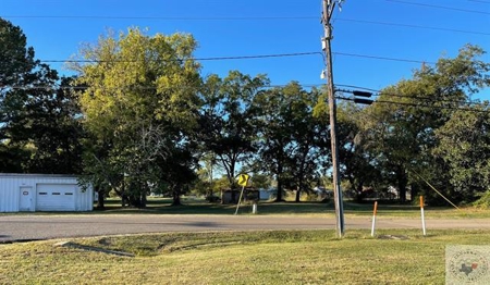 Prime Commercial Development Opportunity in De Kalb, TX - image 1