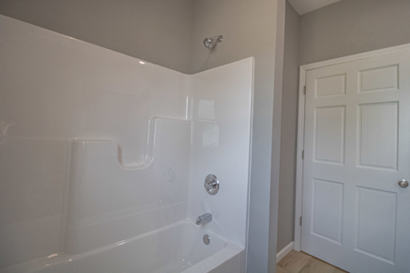 Anamosa Country Home For Sale With Timber - image 13