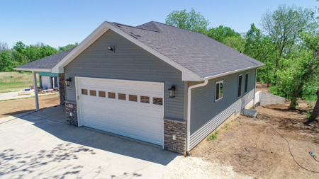 Anamosa Country Home For Sale With Timber - image 30