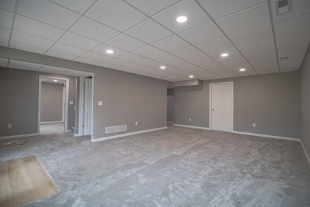 Anamosa Country Home For Sale With Timber - image 18