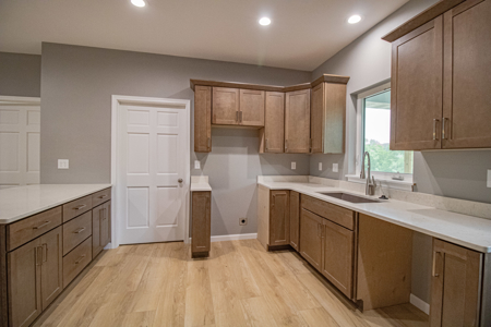 Anamosa Country Home For Sale With Timber - image 8