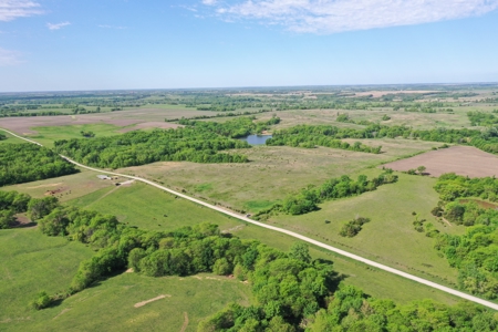 140 Acres m/l with CRP Income, Lake, and Prime Hunting - image 1