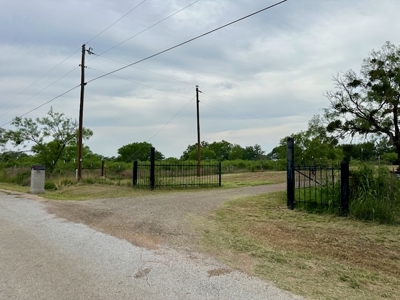 Texas Acreage with Home, Shop, RV Parking – Brownwood Real Estate - image 15