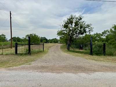 Texas Acreage with Home, Shop, RV Parking – Brownwood Real Estate - image 14