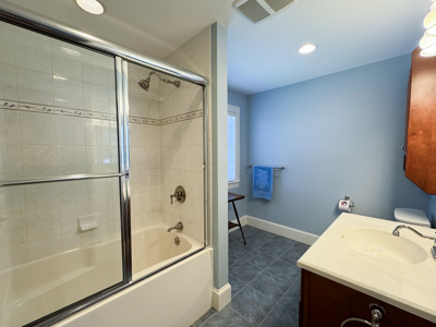 Lakefront Living Without Compromise - image 30