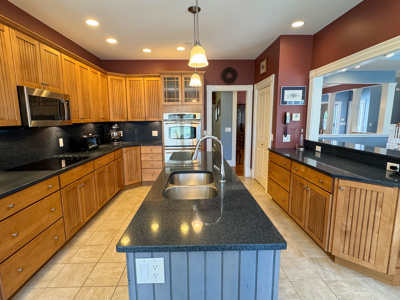 Lakefront Living Without Compromise - image 13