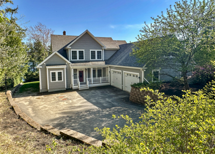 Lakefront Living Without Compromise - image 3