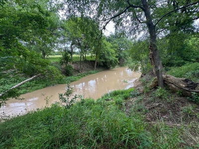 Live Water Property with Leon River Frontage in Gatesville - image 1