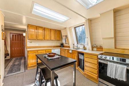 Charming, well-insulated home built with efficiency and coziness - image 9