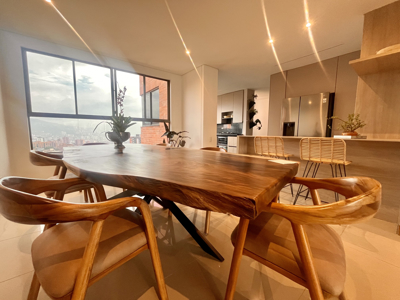 Exclusive Remodeled Apartment with Panoramic View - image 7