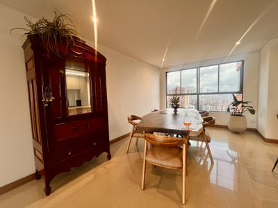 Exclusive Remodeled Apartment with Panoramic View - image 6