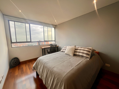 Exclusive Remodeled Apartment with Panoramic View - image 10