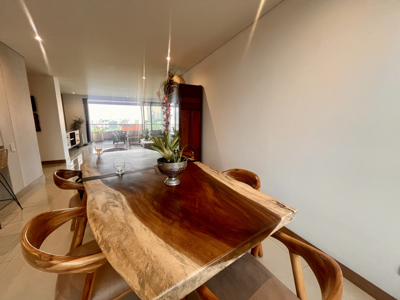 Exclusive Remodeled Apartment with Panoramic View - image 5