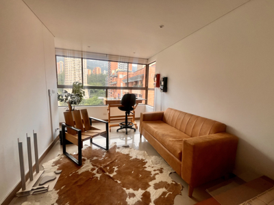 Exclusive Remodeled Apartment with Panoramic View - image 13