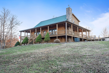 Stunning Log Home on 53 Private Acres – Nunnelly, TN - image 3