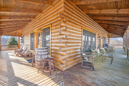 Stunning Log Home on 53 Private Acres – Nunnelly, TN - image 5