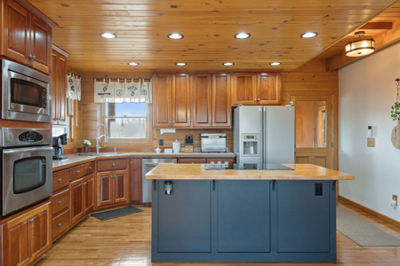 Stunning Log Home on 53 Private Acres – Nunnelly, TN - image 14