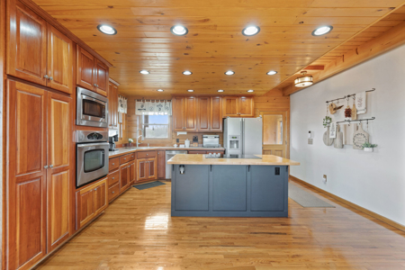 Stunning Log Home on 53 Private Acres – Nunnelly, TN - image 13