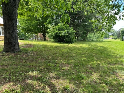 Starter Home in Albany, Kentucky - image 12
