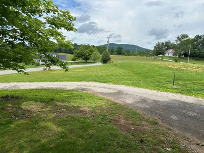 Starter Home in Albany, Kentucky - image 9