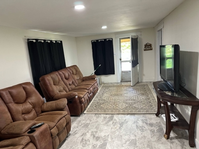 Starter Home in Albany, Kentucky - image 19