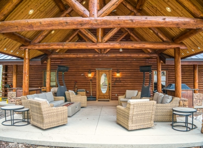 Luxury Custom Log Cabin for Sale in Arrowhead Subdivision - image 2