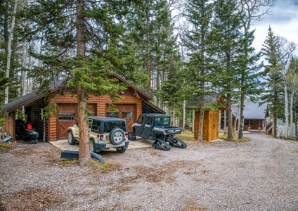 Luxury Custom Log Cabin for Sale in Arrowhead Subdivision - image 15